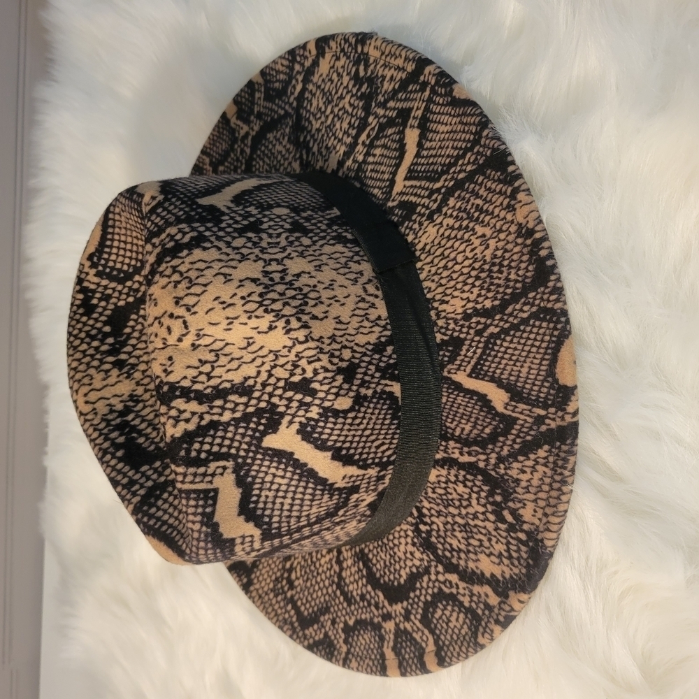 Tan and Black Reptile Skin Pattern - Picture 3 of 11